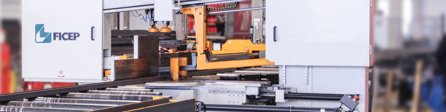 Ficep-Produktionsmaschine beim Trägerzuschnitt - Stahlträger nach Maß für individuelle Kundenanforderungen