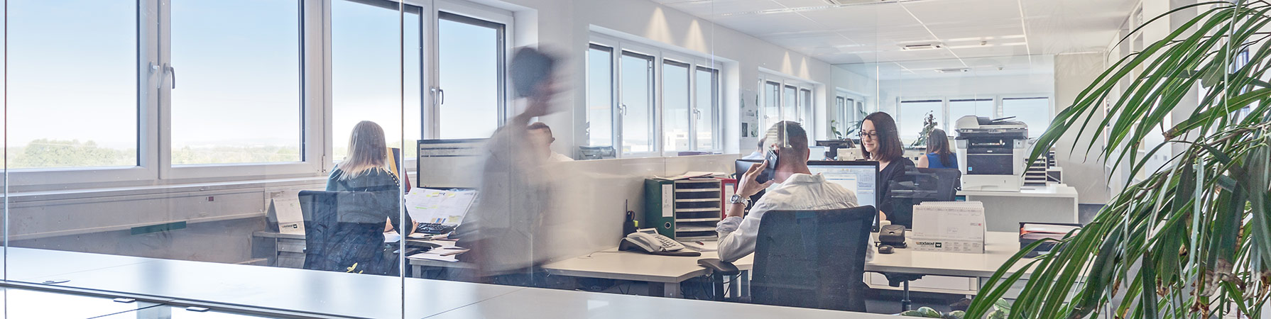 Stahl Mitarbeiter als Ansprechpartner – persönliche Kontaktmöglichkeit für Kundenanfragen und Anliegen